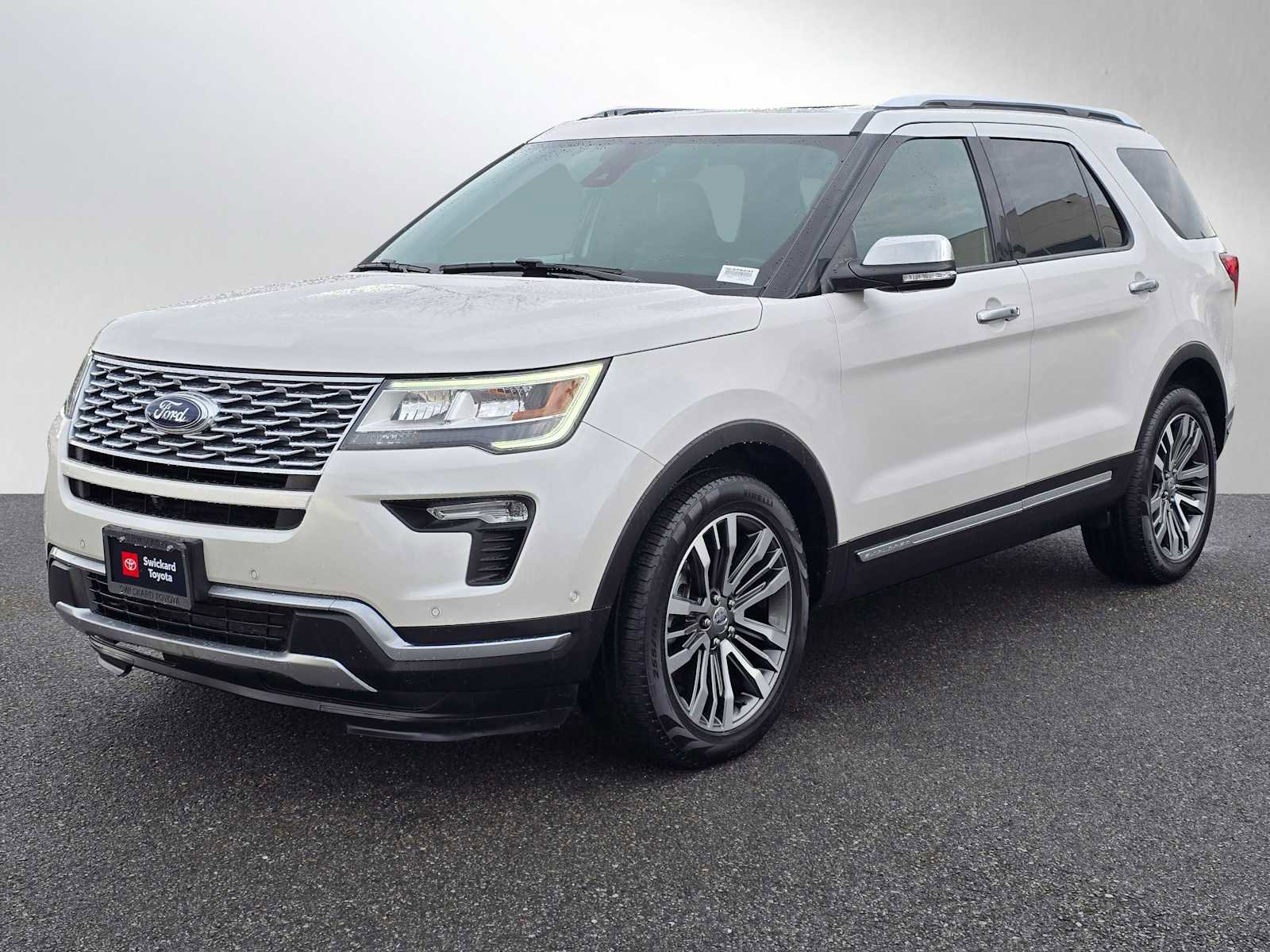 Used 2018 Ford Explorer Platinum image 3