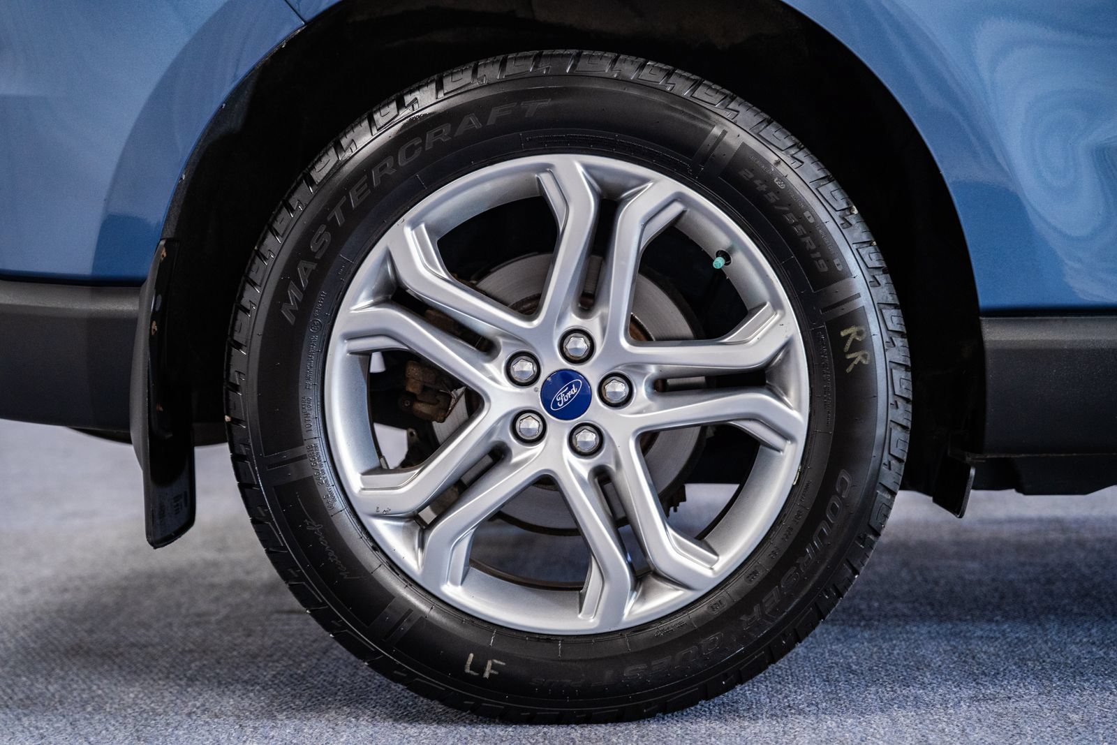 Used 2018 Ford Edge Titanium w/ Equipment Group 301A AWD/4WD image 17