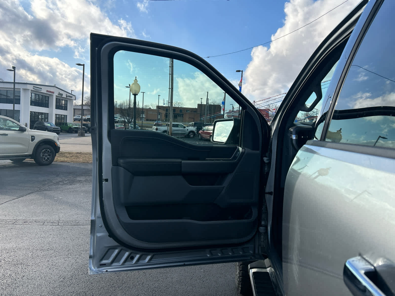 Used 2025 Ford F150 XLT w/ Equipment Group 301A Standard image 15