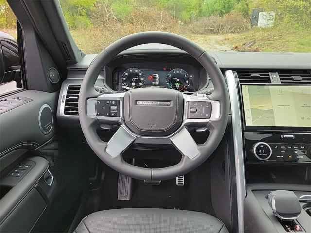 New 2025 Land Rover Discovery Metropolitan Edition AWD/4WD image 26