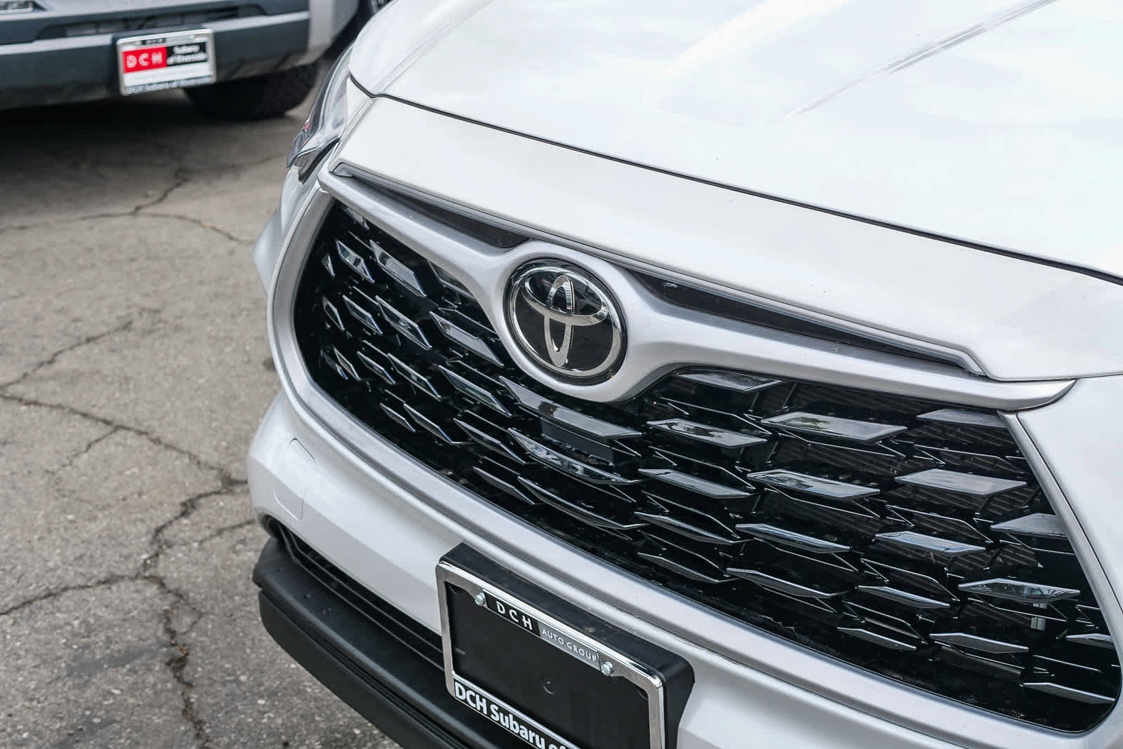 Used 2022 Toyota Highlander XLE AWD/4WD image 11