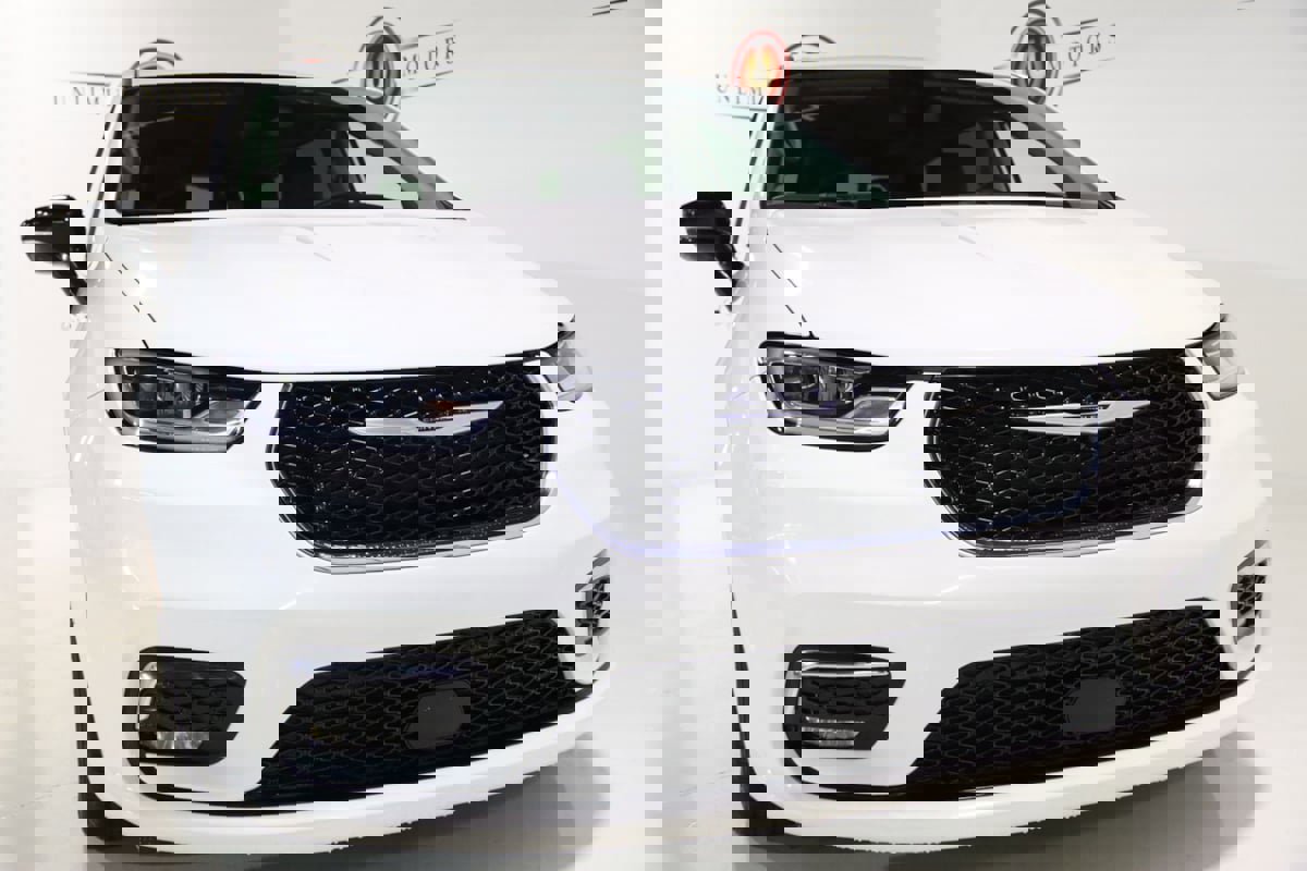 Used 2024 Chrysler Pacifica Touring-L image 22