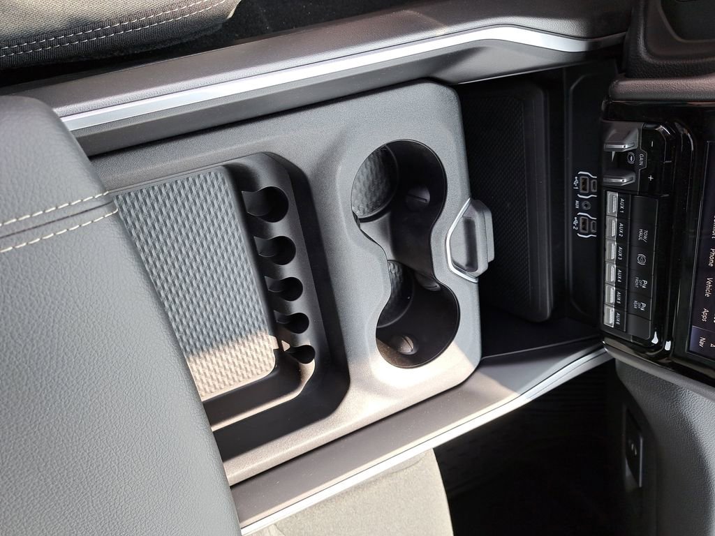 New 2025 RAM 2500 Big Horn AWD/4WD image 24