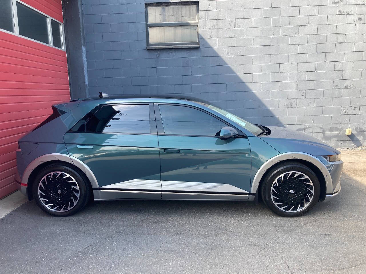 Used 2023 Hyundai Ioniq 5 Limited AWD/4WD image 2