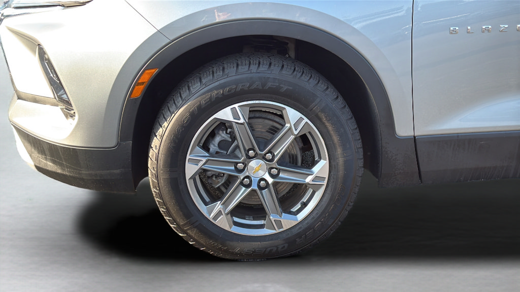 Used 2023 Chevrolet Blazer LT FWD image 19