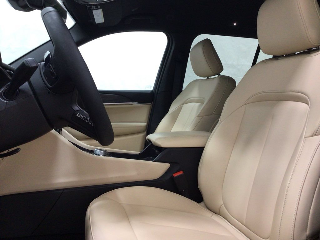 Used 2025 Jeep Grand Cherokee Limited AWD/4WD image 9