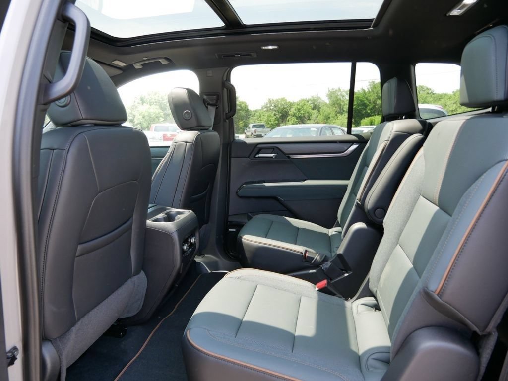 New 2026 GMC Acadia AT4 w/ Luxury Package AWD/4WD image 8