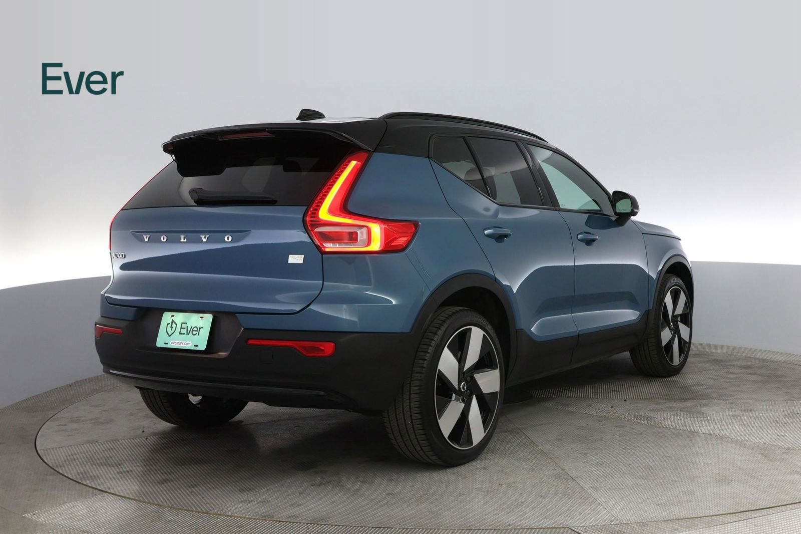 Used 2023 Volvo XC40 Recharge Ultimate w/ Protection Package Premier image 3