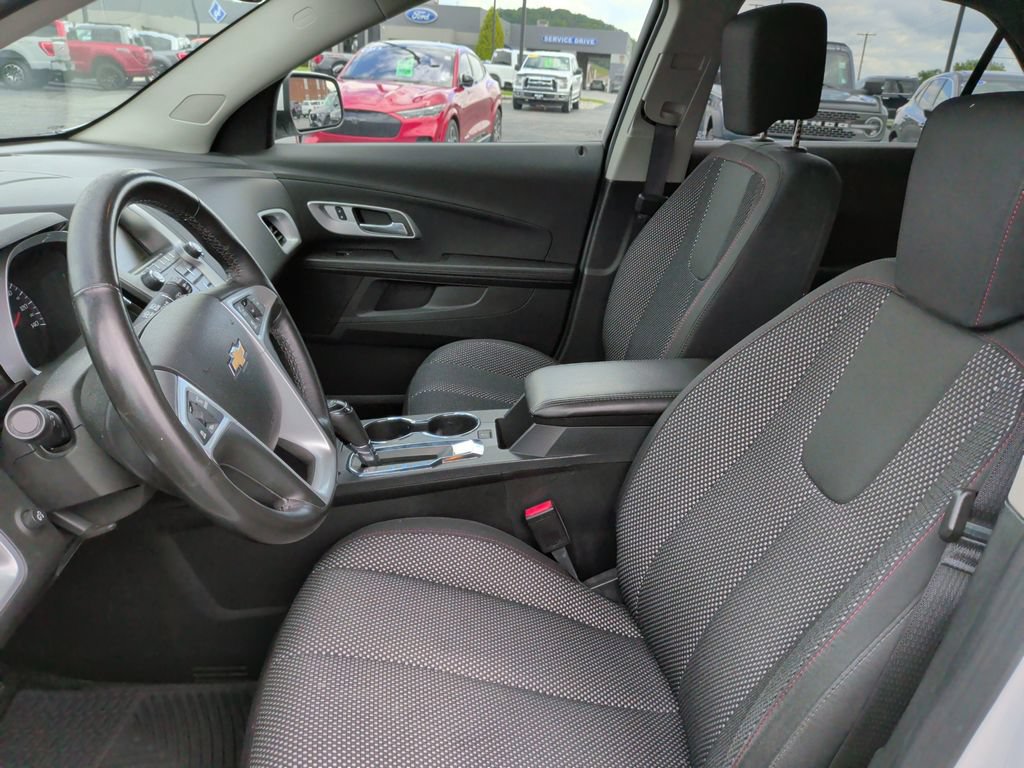 Used 2017 Chevrolet Equinox LT w/ Convenience Package AWD/4WD image 4
