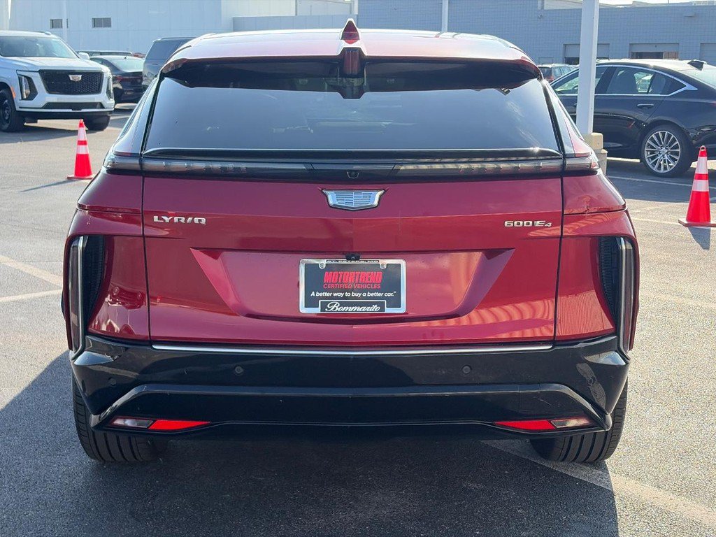 Used 2024 Cadillac Lyriq Luxury AWD/4WD image 6