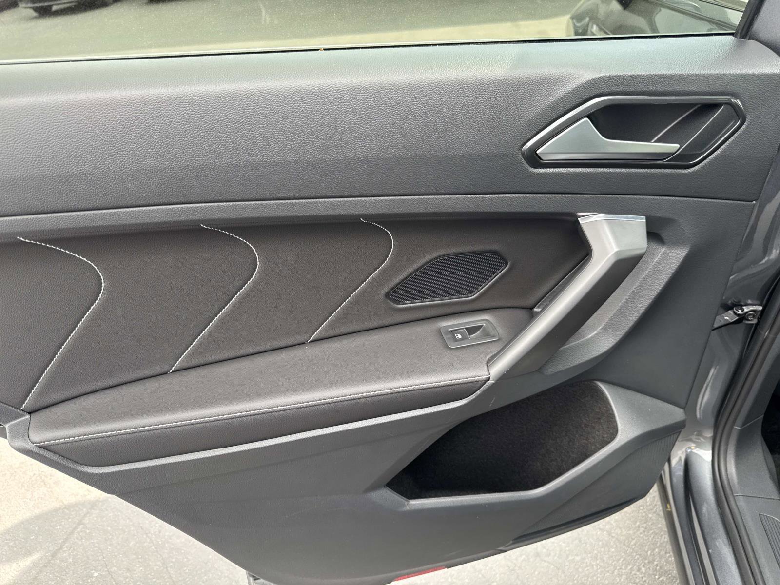 Certified 2023 Volkswagen Tiguan SEL R-Line image 11