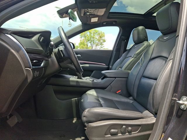 Used 2023 Cadillac XT4 Luxury w/ Cold Weather Package AWD/4WD image 12
