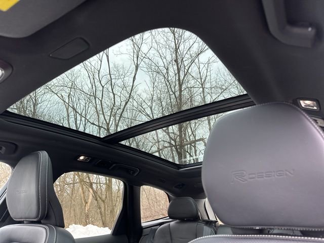 Used 2019 Volvo XC60 T8 R-Design w/ Advanced Package image 18