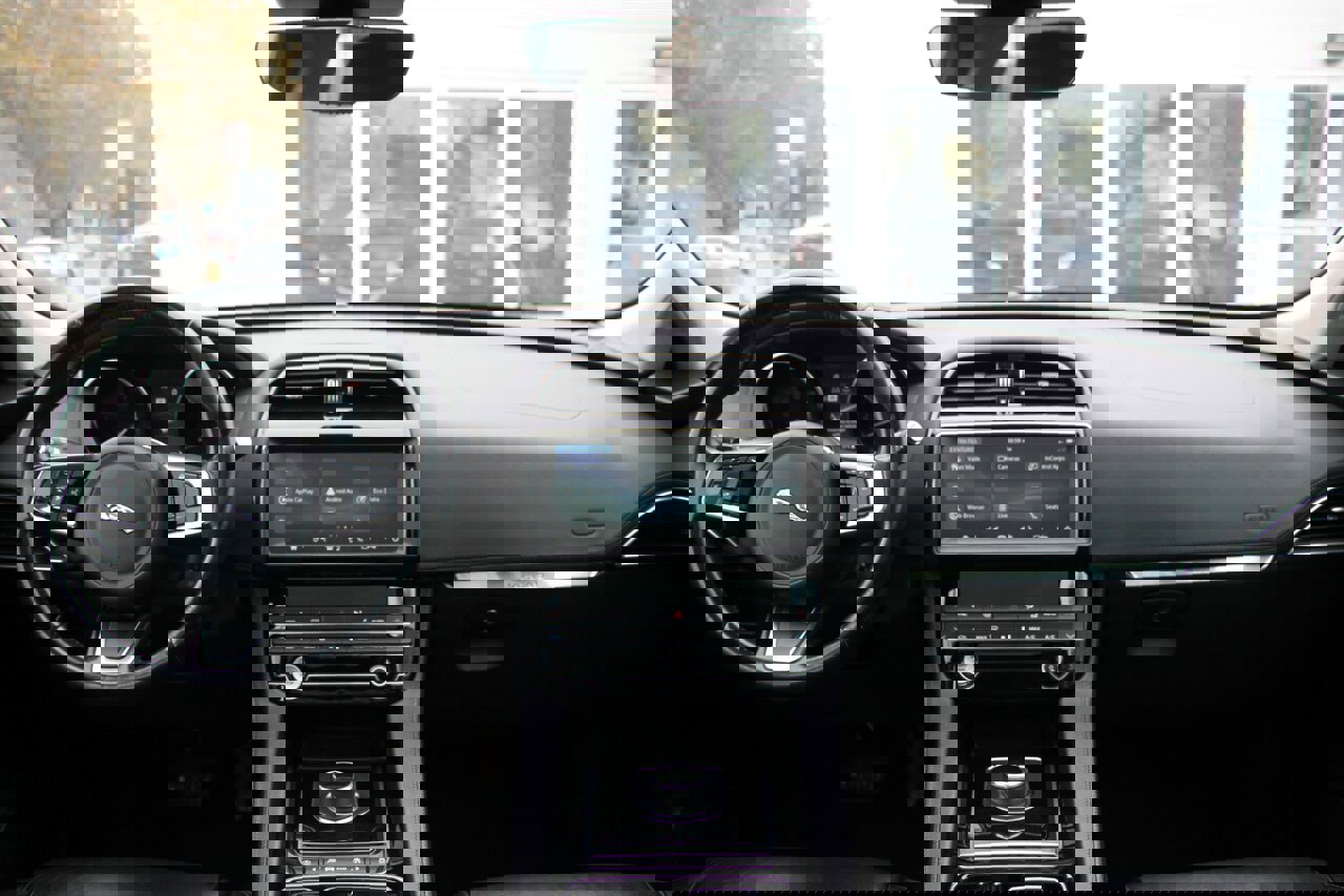 Used 2020 Jaguar F-PACE Prestige image 37