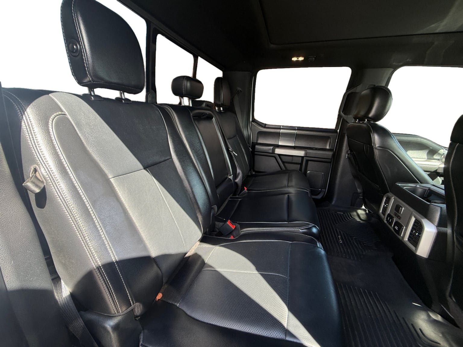 Used 2019 Ford F150 Lariat w/ Equipment Group 502A Luxury AWD/4WD image 17