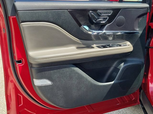 Certified 2025 Lincoln Corsair Reserve FWD image 15