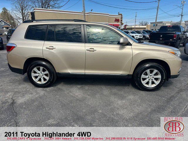 Used 2011 Toyota Highlander SE w/ Tow Pkg AWD/4WD image 2