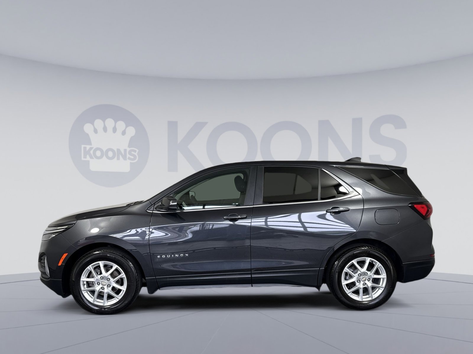 Used 2023 Chevrolet Equinox LT FWD image 2