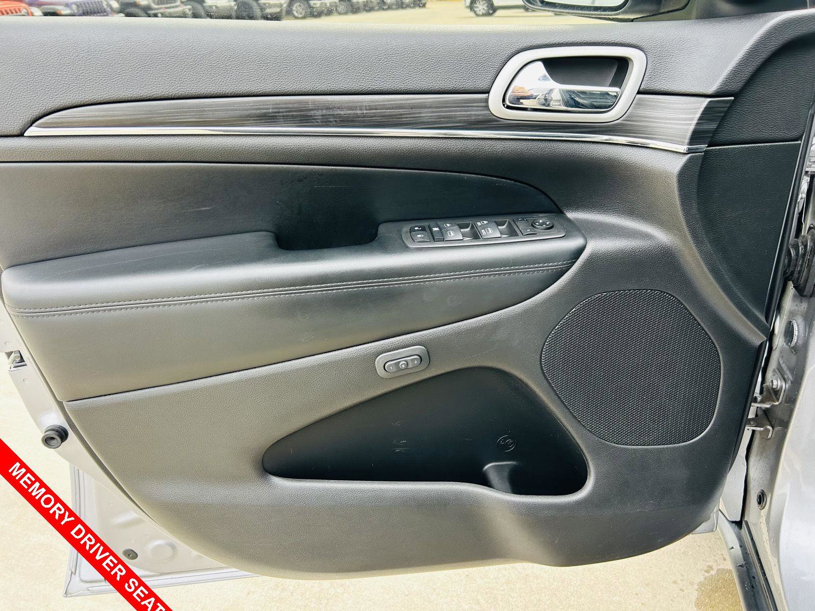 Used 2021 Jeep Grand Cherokee Limited w/ Sun & Sound Group image 11