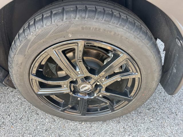 Used 2022 Nissan Kicks SR FWD image 11