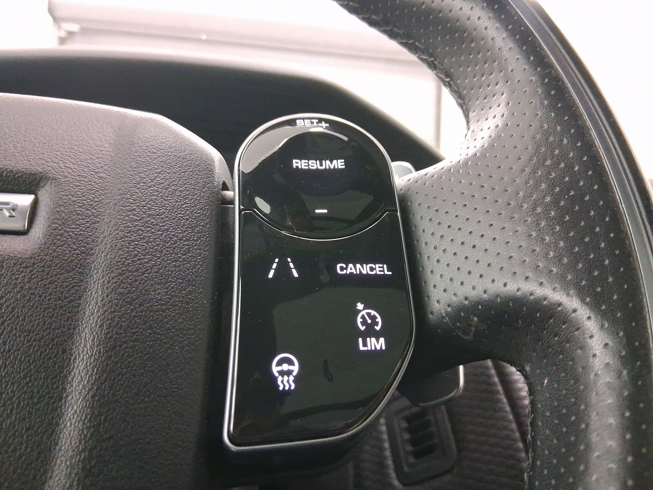 Used 2020 Land Rover Range Rover Velar R-Dynamic S image 16