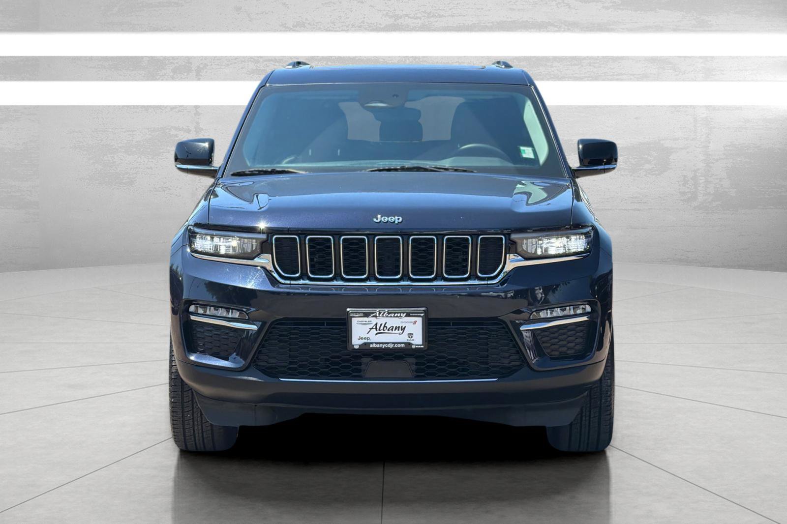 Used 2024 Jeep Grand Cherokee Limited 4xe AWD/4WD image 3