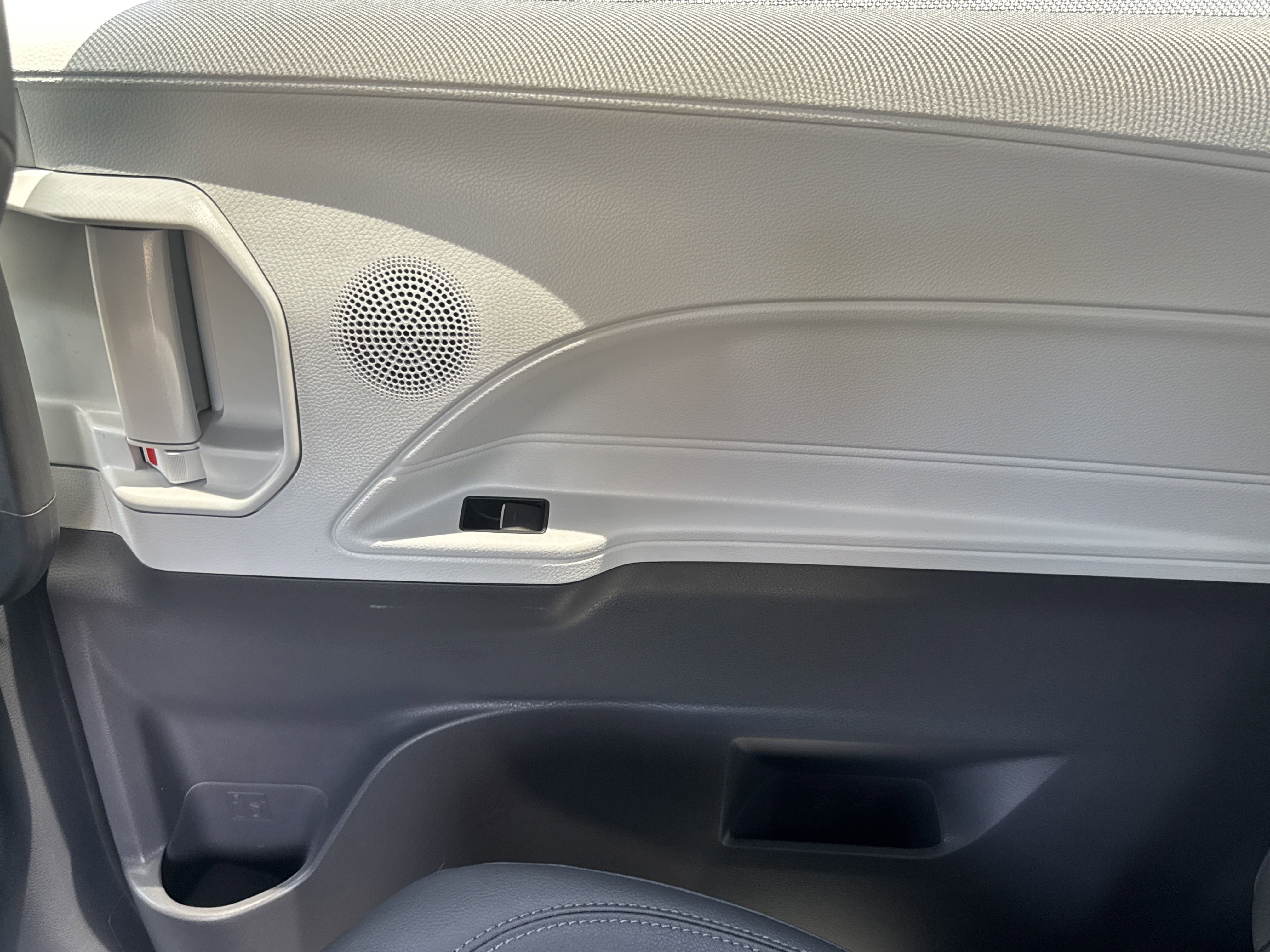 Used 2024 Toyota Sienna XSE w/ XSE Plus Package image 16