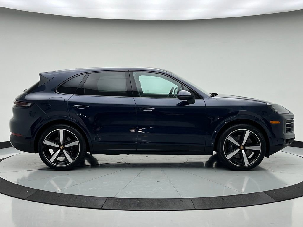 Used 2025 Porsche Cayenne image 8