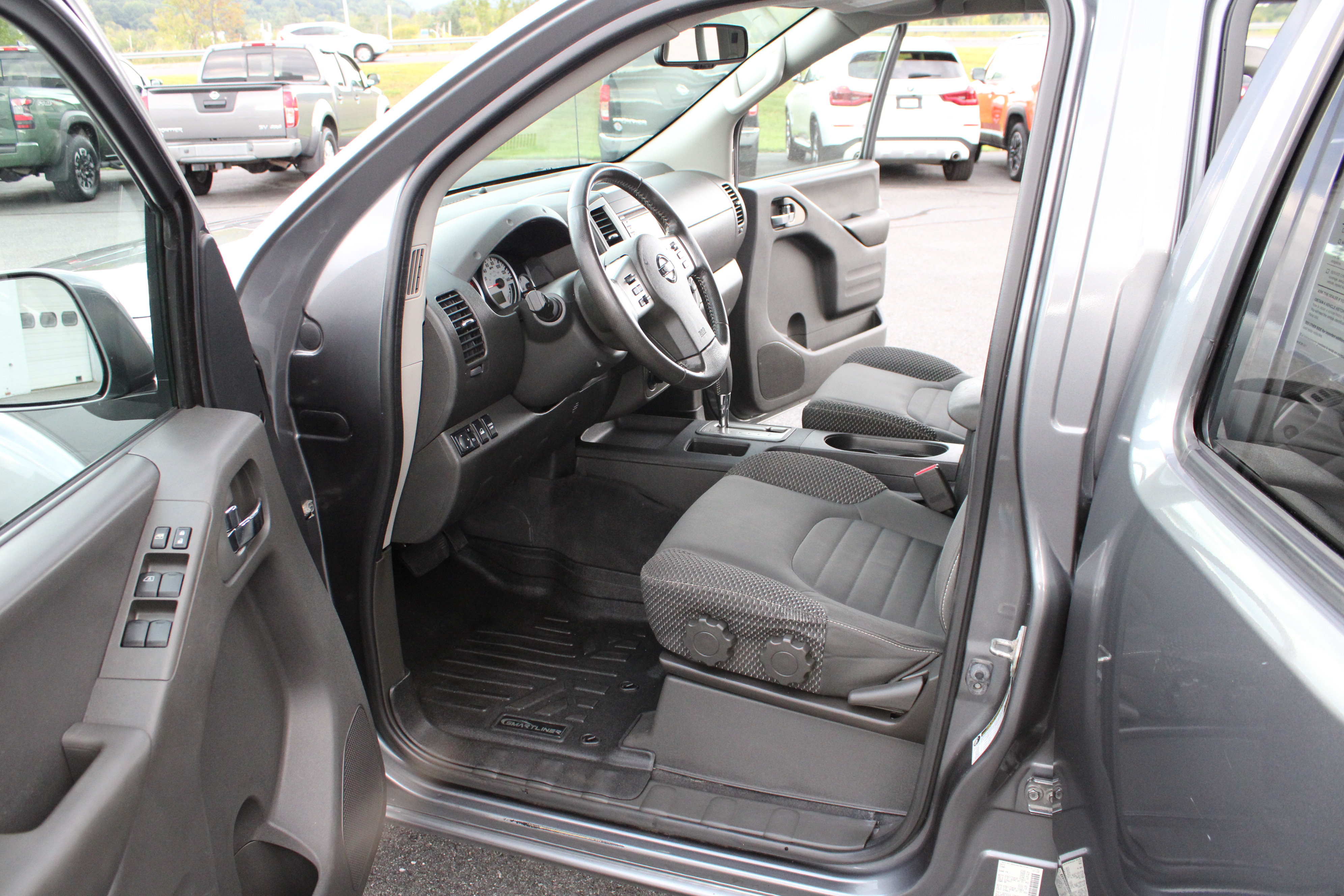 Used 2018 Nissan Frontier PRO-4X AWD/4WD image 21
