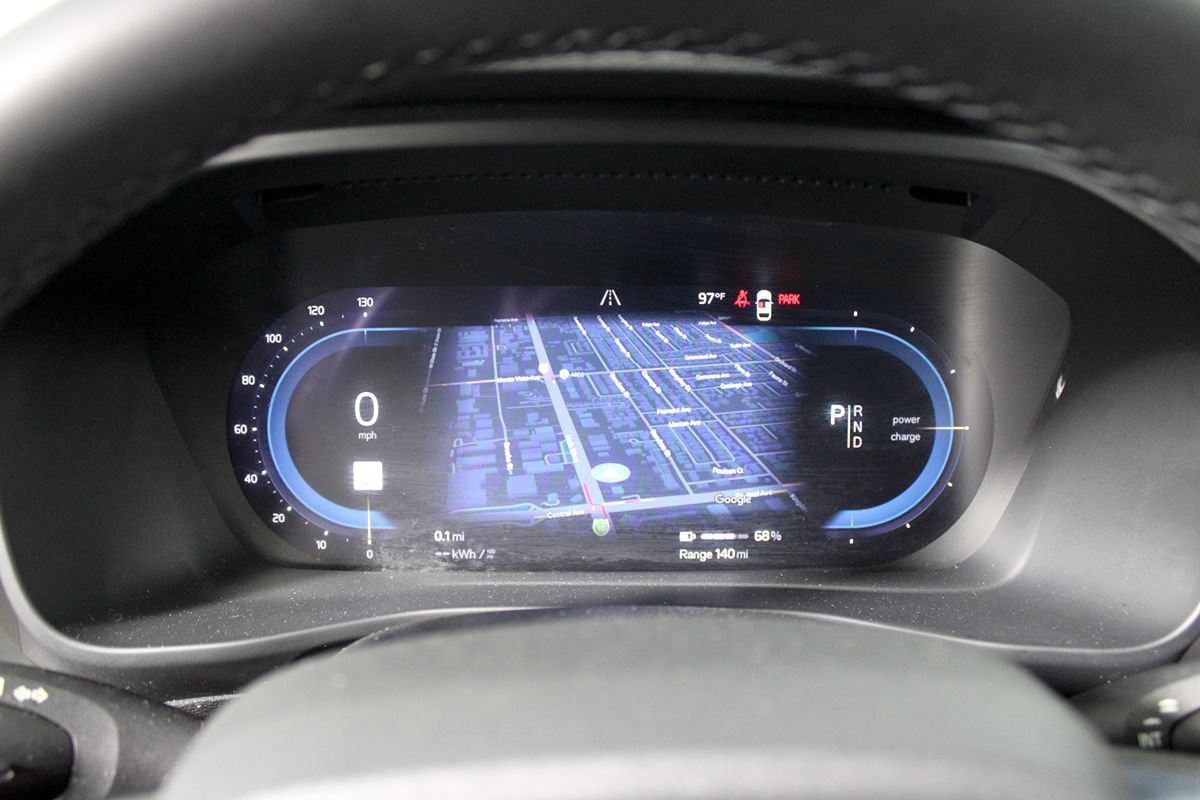 Used 2023 Volvo XC40 Recharge Plus w/ Protection Package Premier AWD/4WD image 13