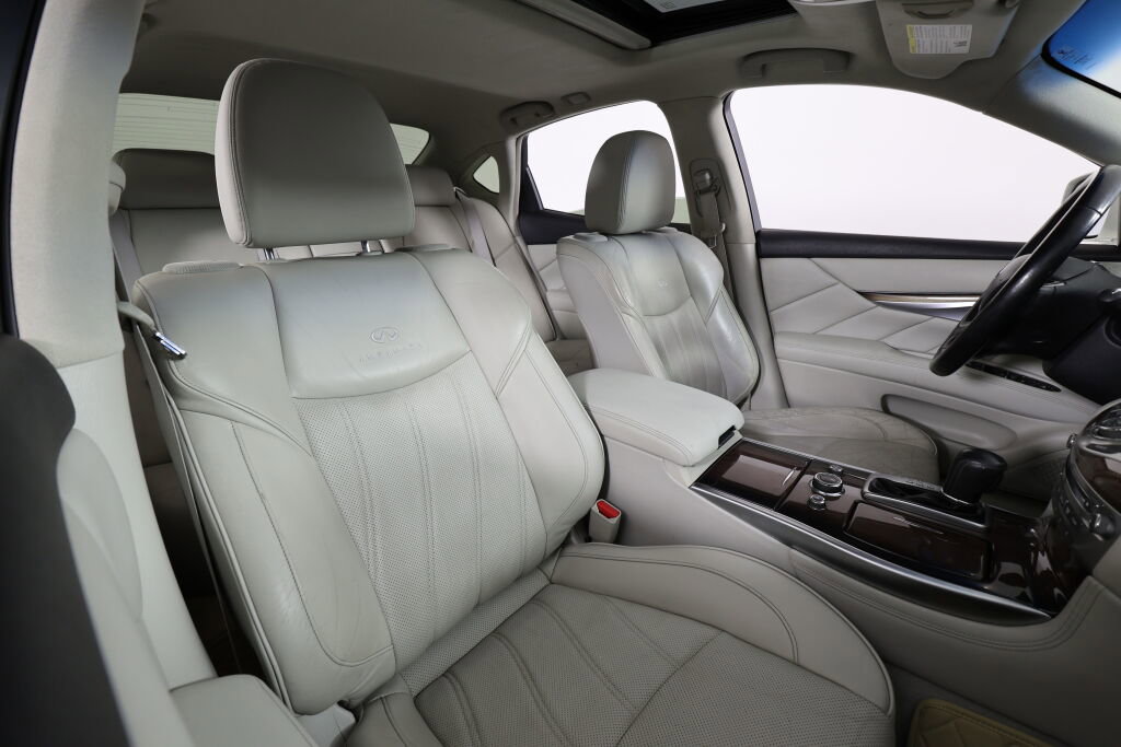 Used 2011 INFINITI M56 x w/ Deluxe Touring Pkg AWD/4WD image 24