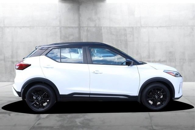 Certified 2023 Nissan Kicks SR w/ SR Premium Package FWD image 5