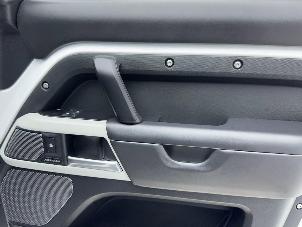 Used 2024 Land Rover Defender 110 S image 48