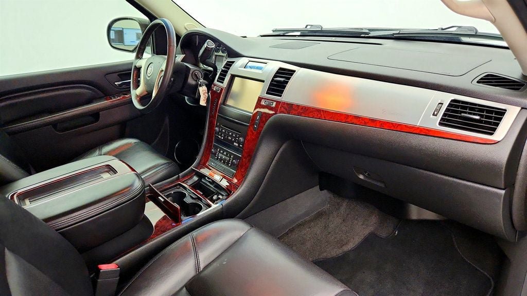 Used 2012 Cadillac Escalade EXT Luxury AWD/4WD image 25