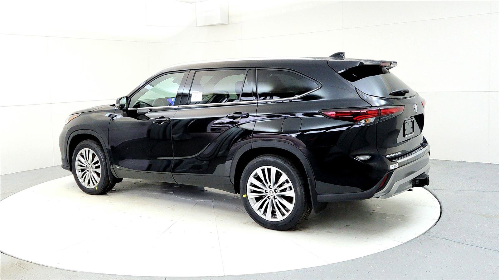 New 2026 Toyota Highlander Platinum image 4