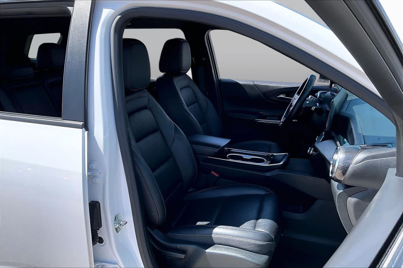 Used 2025 Chevrolet Equinox LT w/ Convenience Package II AWD/4WD image 9