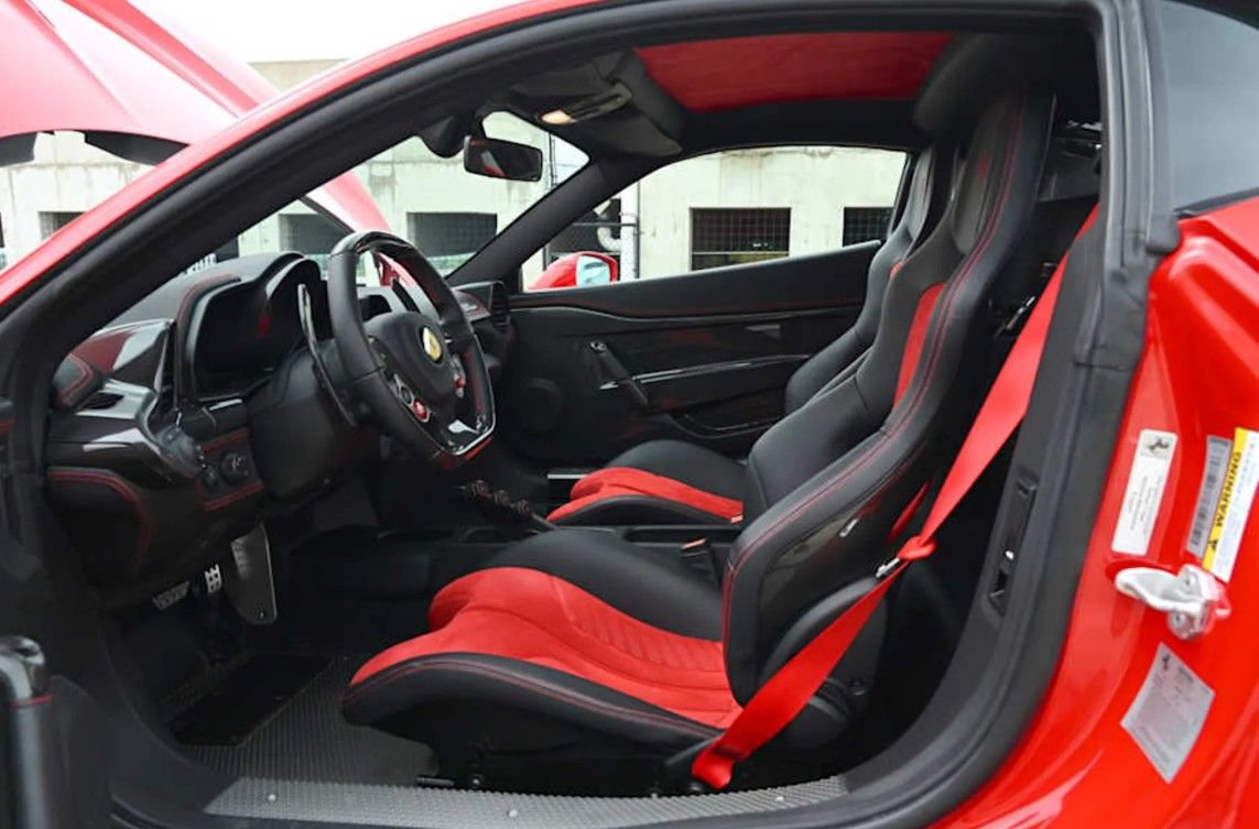 Used 2015 Ferrari 458 Speciale Coupe RWD image 3