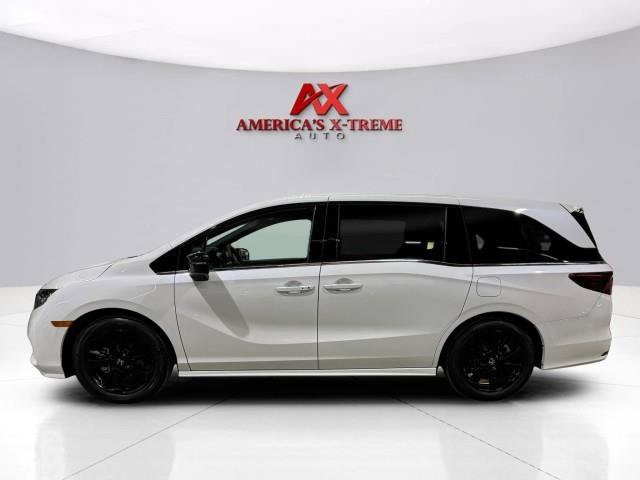 Used 2023 Honda Odyssey Sport image 2