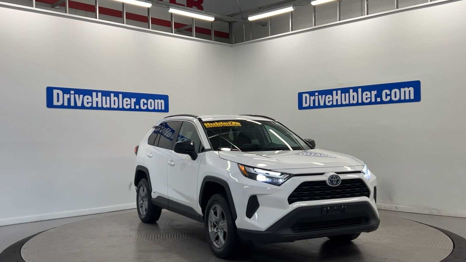 Used 2023 Toyota RAV4 LE AWD/4WD image 2
