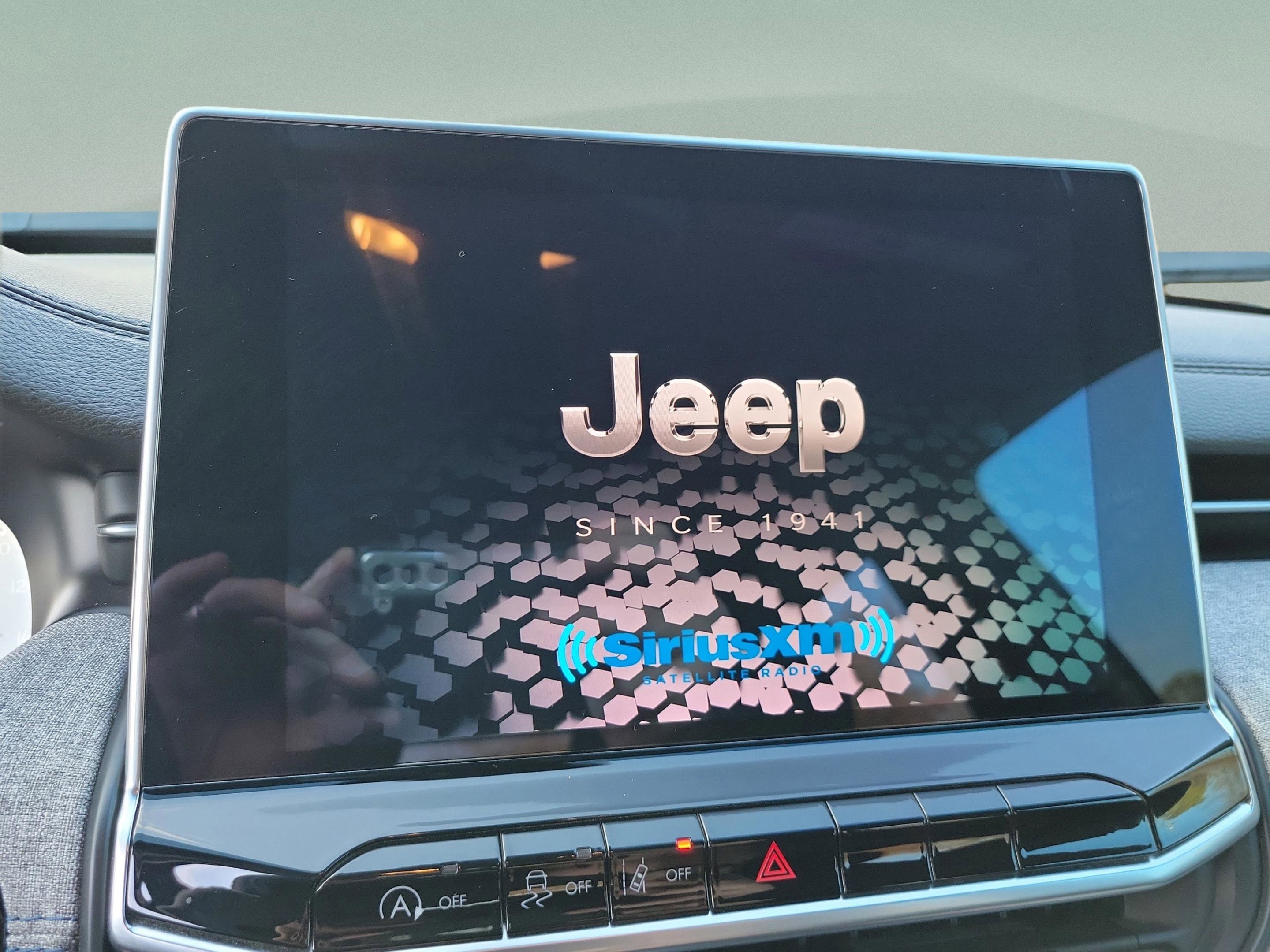 Used 2024 Jeep Compass Latitude image 29