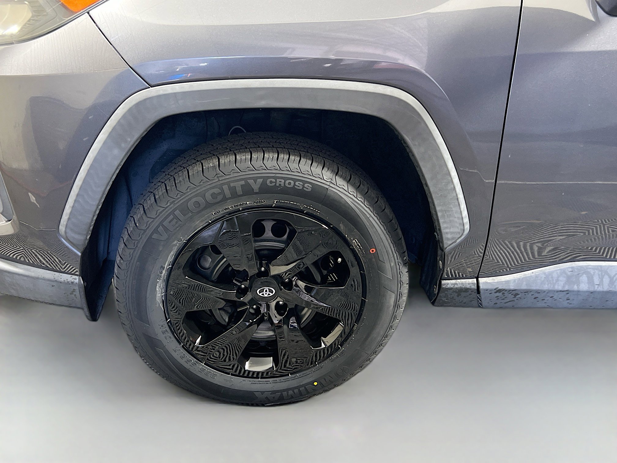 Used 2019 Toyota RAV4 LE FWD image 13