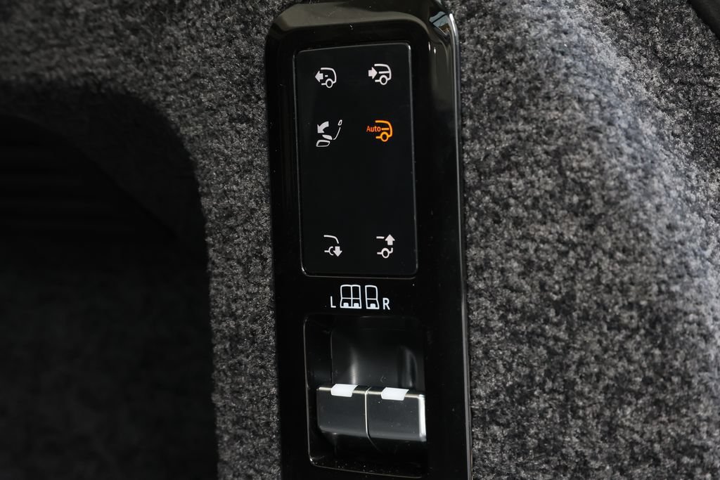 Used 2024 Land Rover Range Rover SV AWD/4WD image 12