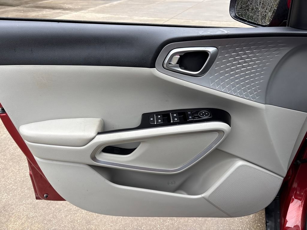 Used 2022 Kia Soul LX image 15