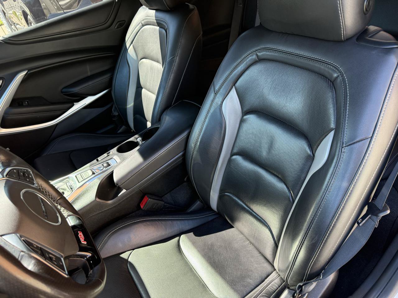 Used 2018 Chevrolet Camaro LT RWD image 6