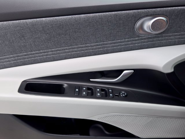 New 2026 Hyundai Elantra SEL Sport FWD image 14