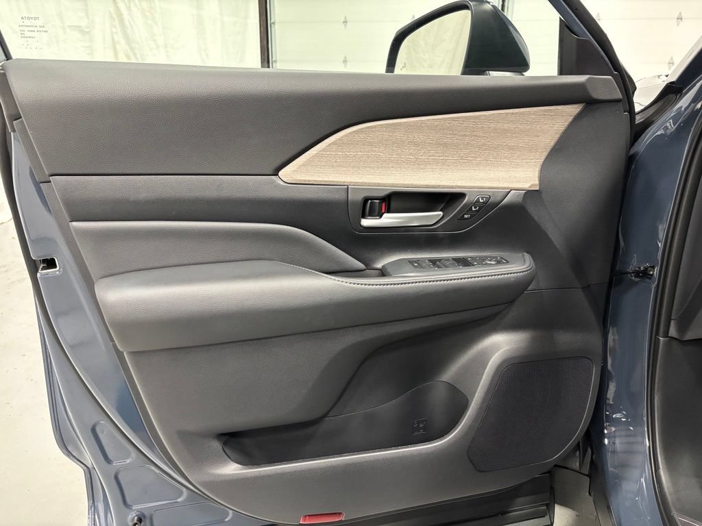 Used 2026 Toyota Grand Highlander AWD image 8