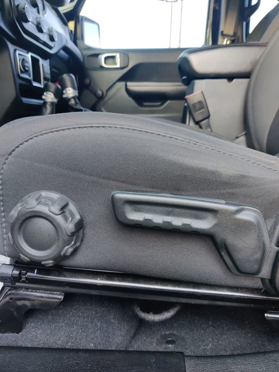 Used 2018 Jeep Wrangler Unlimited Sport image 13