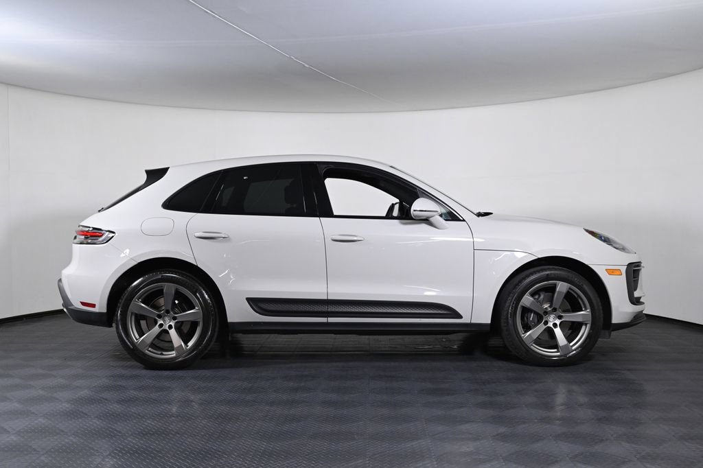 Certified 2023 Porsche Macan AWD/4WD image 8