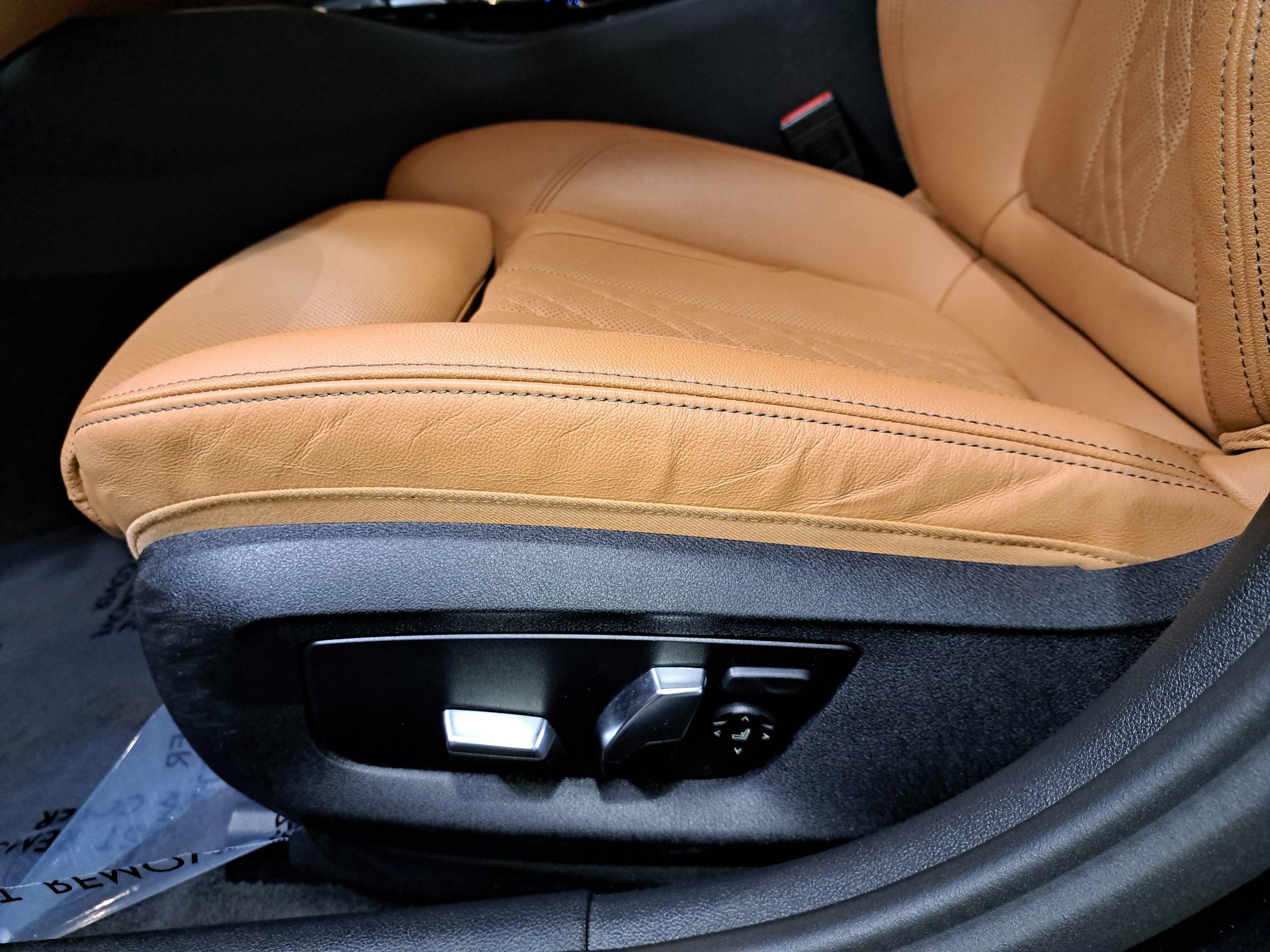 Certified 2023 BMW 530e w/ Premium Package image 30