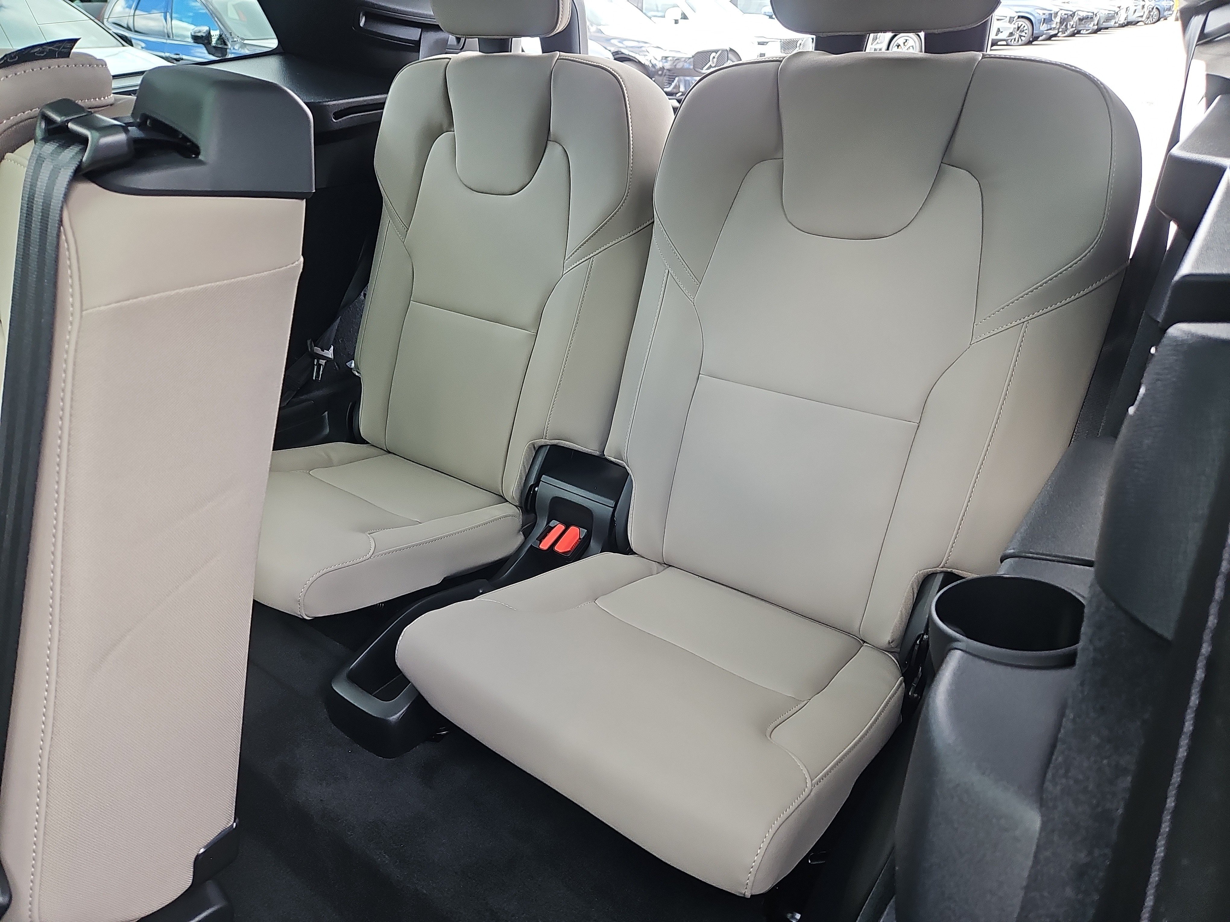 New 2026 Volvo XC90 B6 Plus w/ Protection Package Premier AWD/4WD image 23